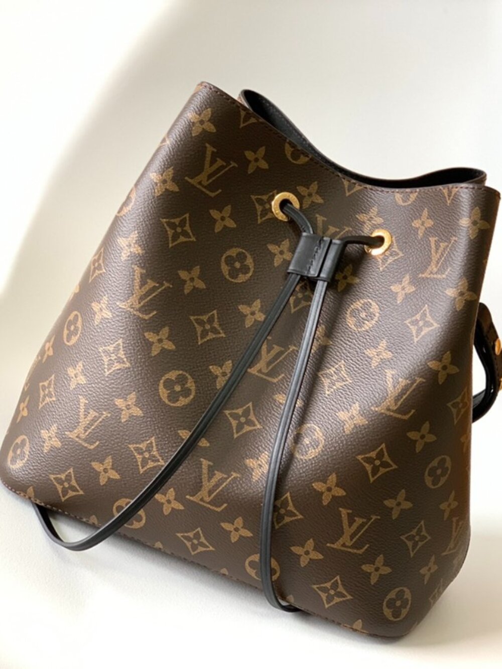 👋Louis Vuitton MM/Medium Neonoe Shoulder Bag
